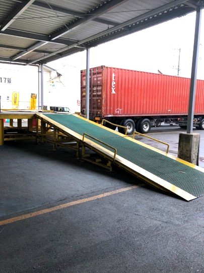 荷捌場と20ft・40ftコンテナの接車スペース